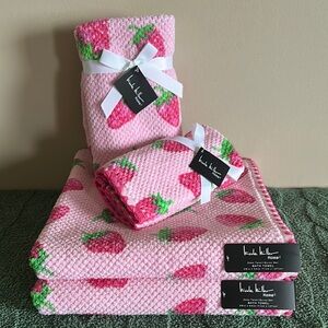 Nicole Miller Pink Strawberry 🍓 Bath Towels Hand & Tip Zero Twist NEW!